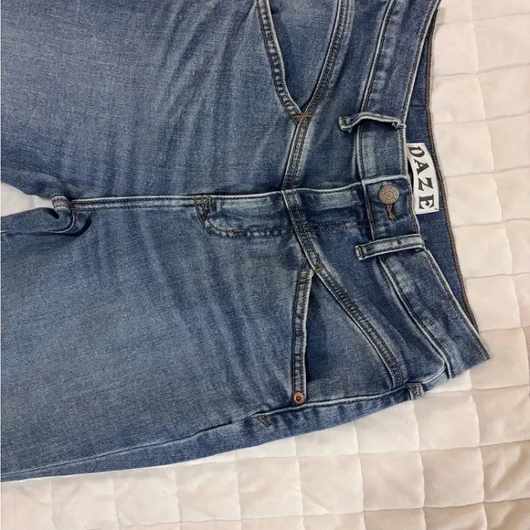 Daze Go Getter Flare Jeans - Picture 6 of 10